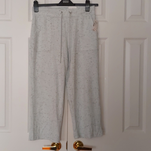 CLEO NWT Wide Pale blue Crop pants with a design  Size M Petites - Picture 1 of 11